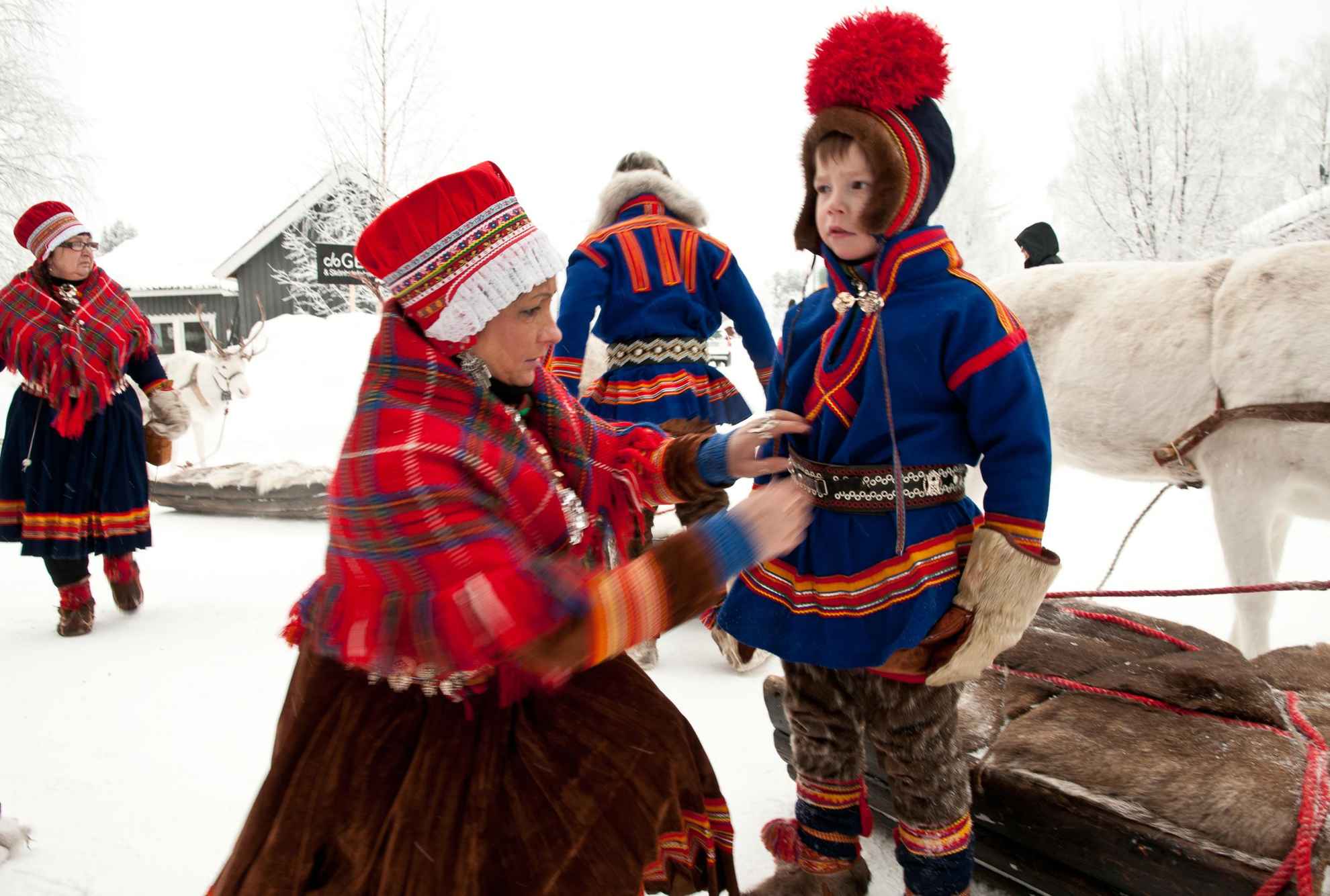 Sámi folk costume