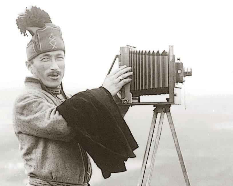 A black and white photograph of the photographer Nils Thomasson.