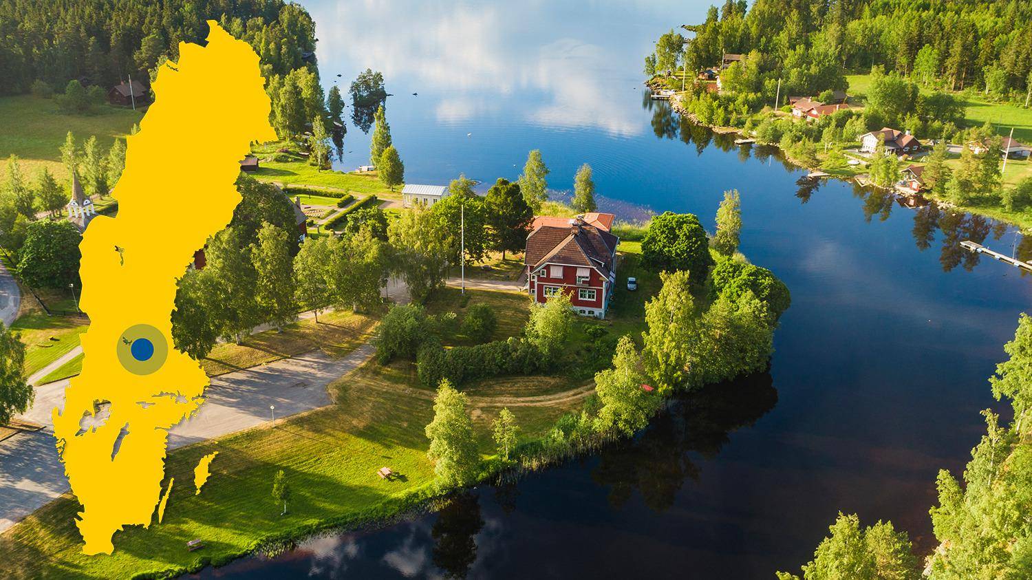A river flows into a lake. There are a couple of houses surrounded by greenery next to the lake.There is a yellow map of Sweden with a blue dot that marks Toftan.