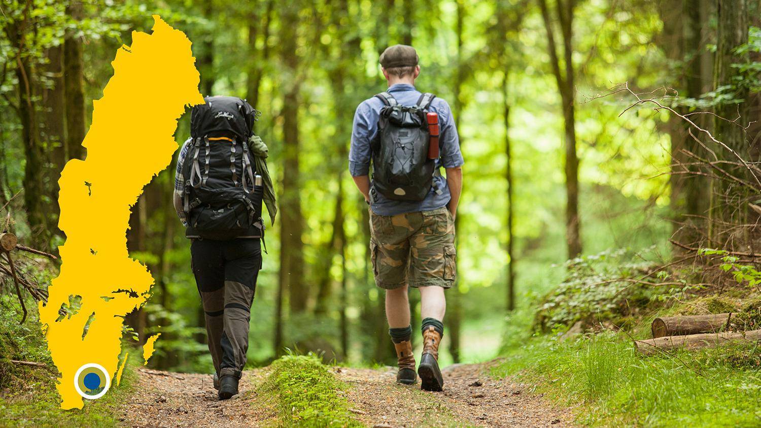 Two people with backpacks hiking in a forest. The picture shows a yellow map of Sweden with a marker that shows the location of Hemsjö.