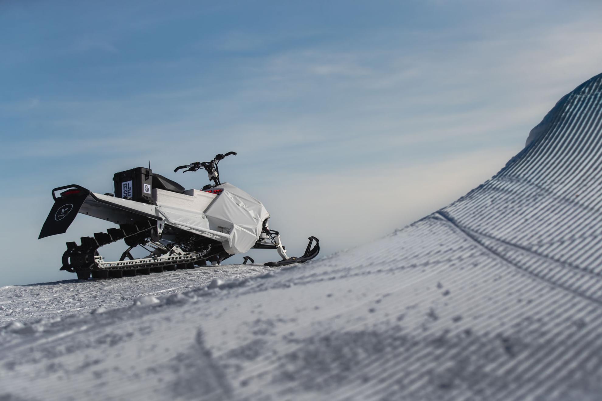 An electric snowmobile from the manufacturer Vidde in the Swedish winter landscape.