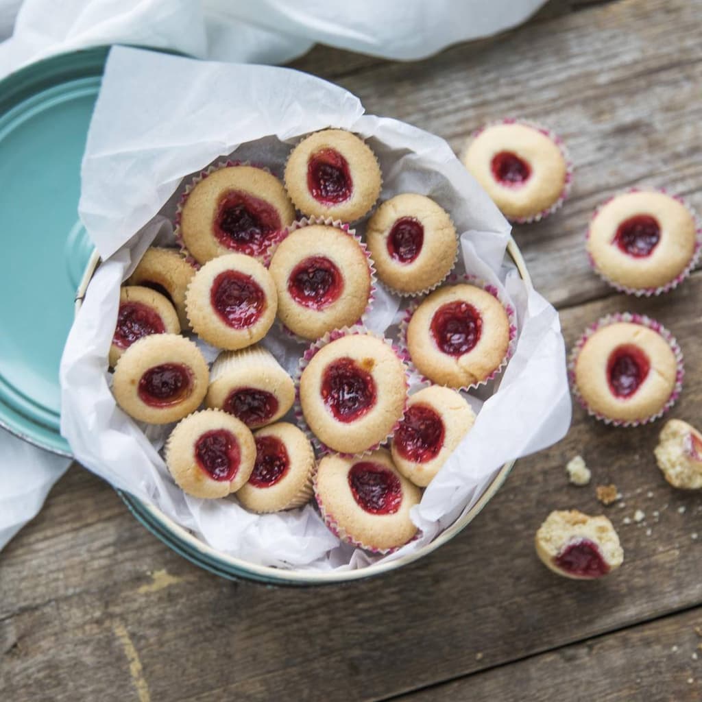 Swedish Raspberry Cookies Learn more about seven kinds of cookies and bake your own | Visit Sweden