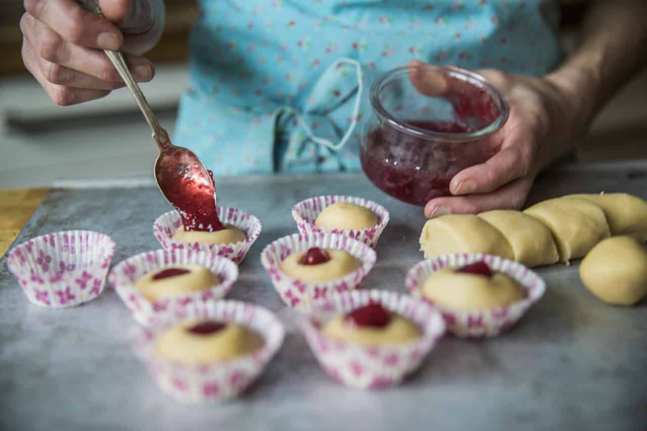 Swedish Raspberry Cookies Learn more about seven kinds of cookies and bake your own | Visit Sweden